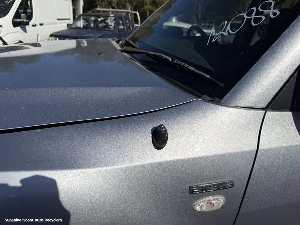 2002-2006 Mitsubishi Pajero Antenna