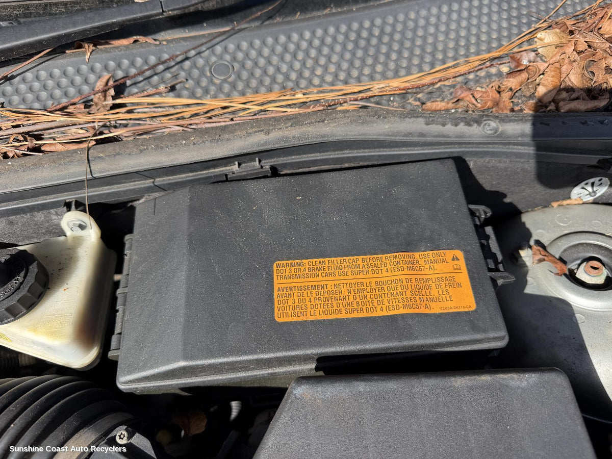 2001-2005 Ford Focus Fuse Box