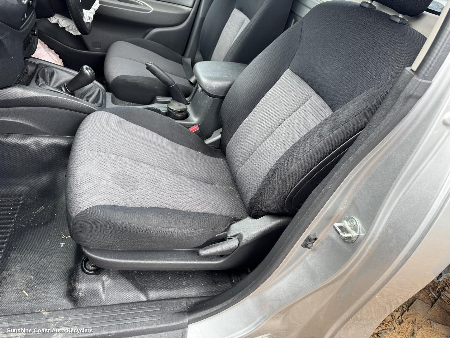 2016 Mitsubishi Triton Front Seat
