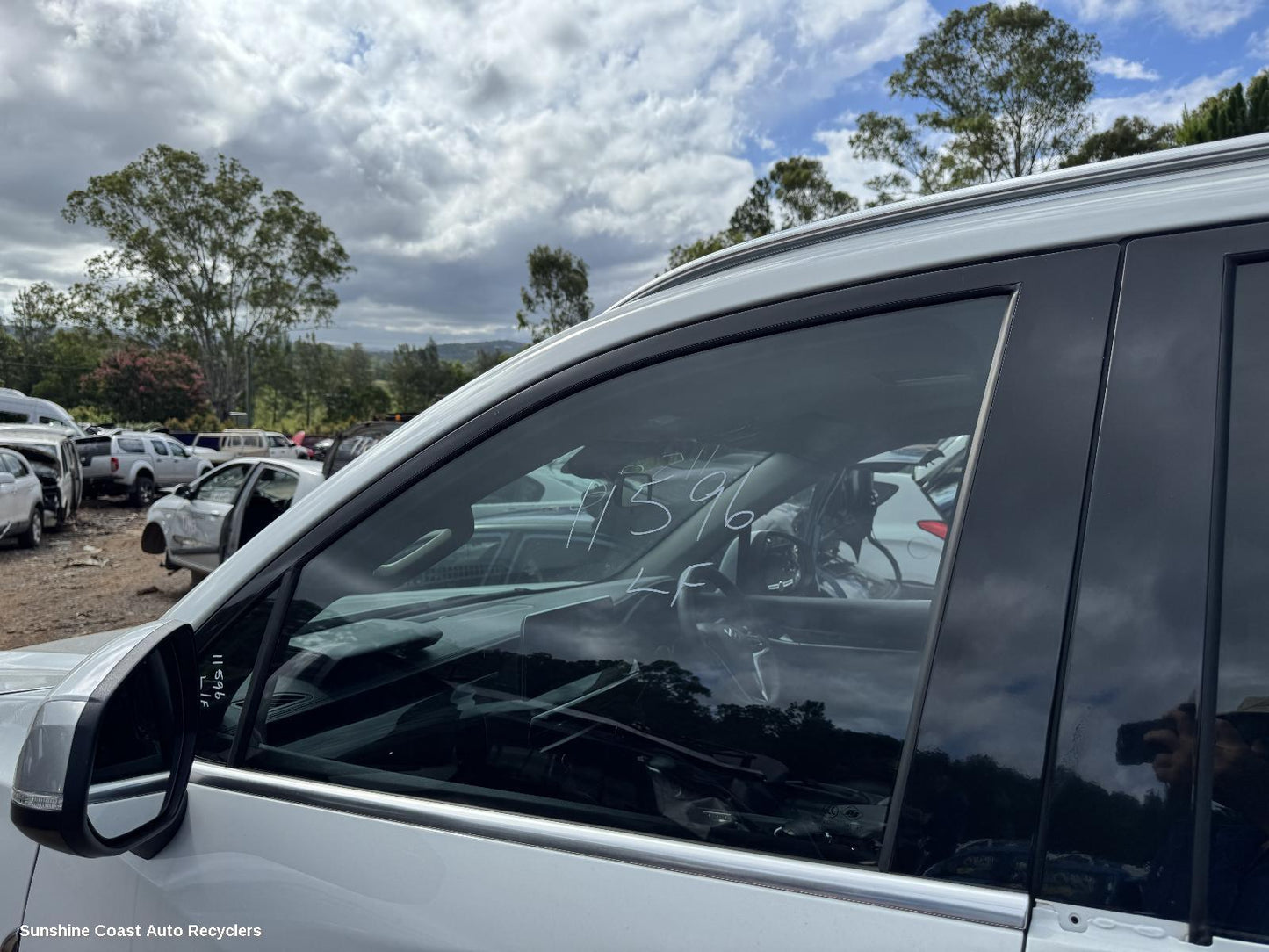 2023 Ldv D90 Left Front Door Window