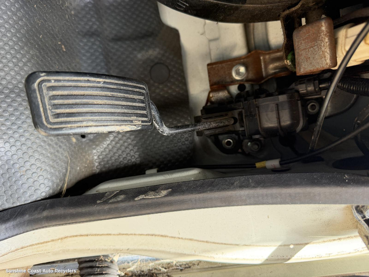 2005-2013 Toyota Hiace Pedal Assembly