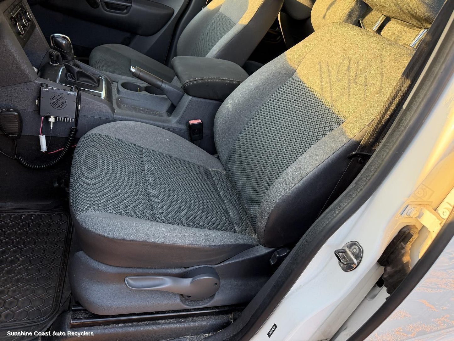 2010-2014 Volkswagen Amarok Front Seat