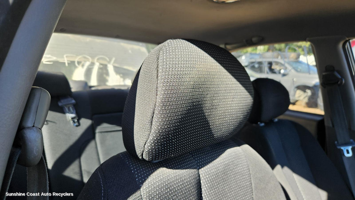 2000-2003 Hyundai Elantra Headrest