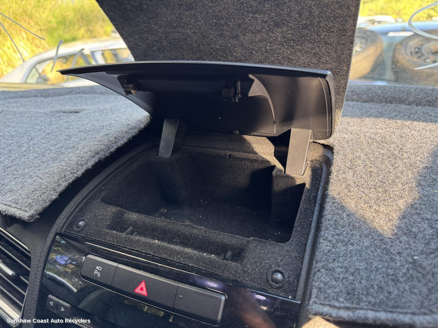 2010-2018 Volkswagen Touareg Glove Box