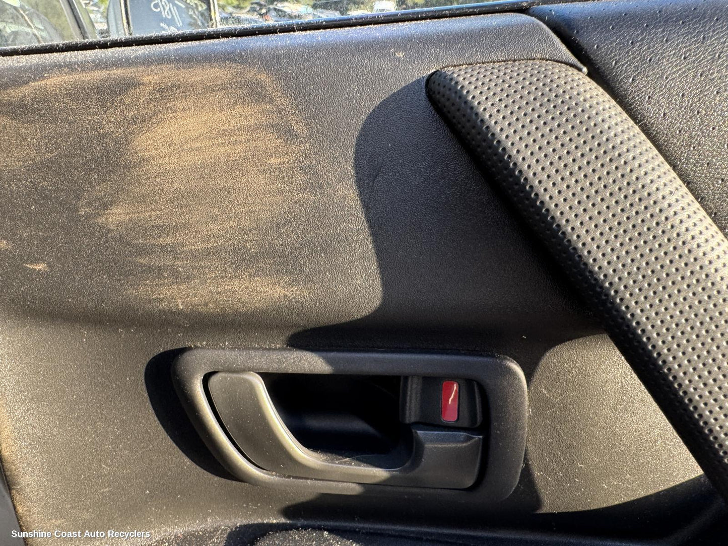 2000-2002 Mitsubishi Pajero Door Handle