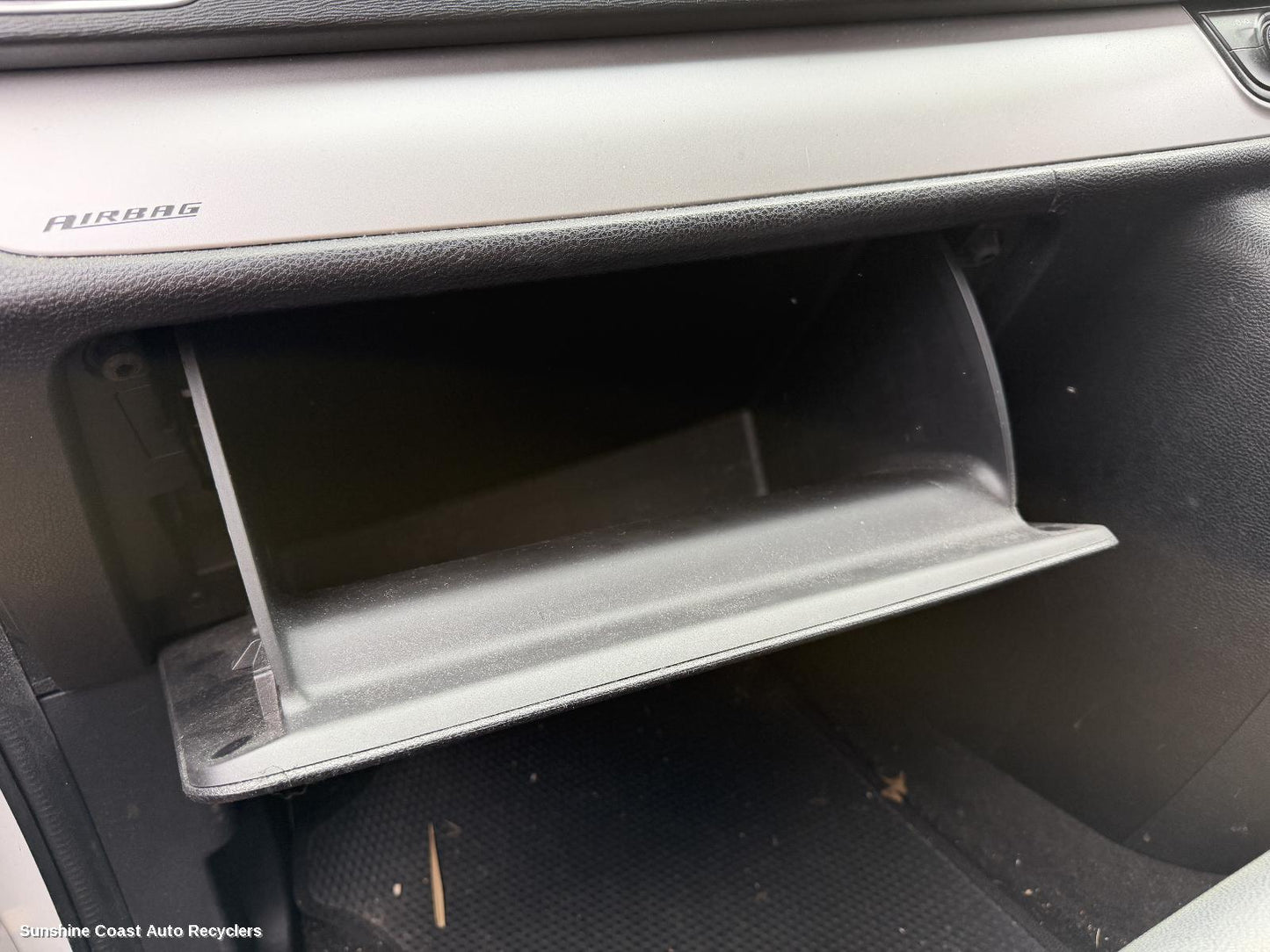 2015-2025 Ldv G10 Glove Box