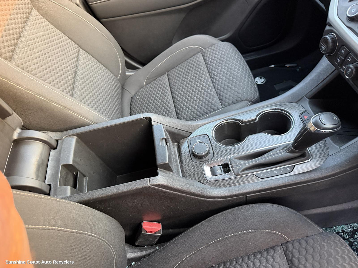 2018-2020 Holden Acadia Console