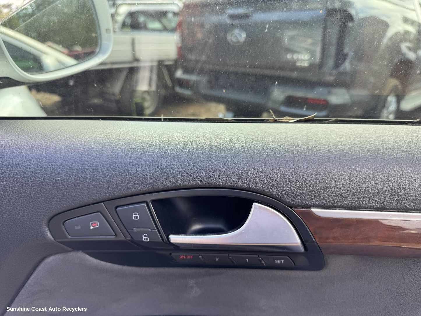 2010 Audi Q7 Door Handle