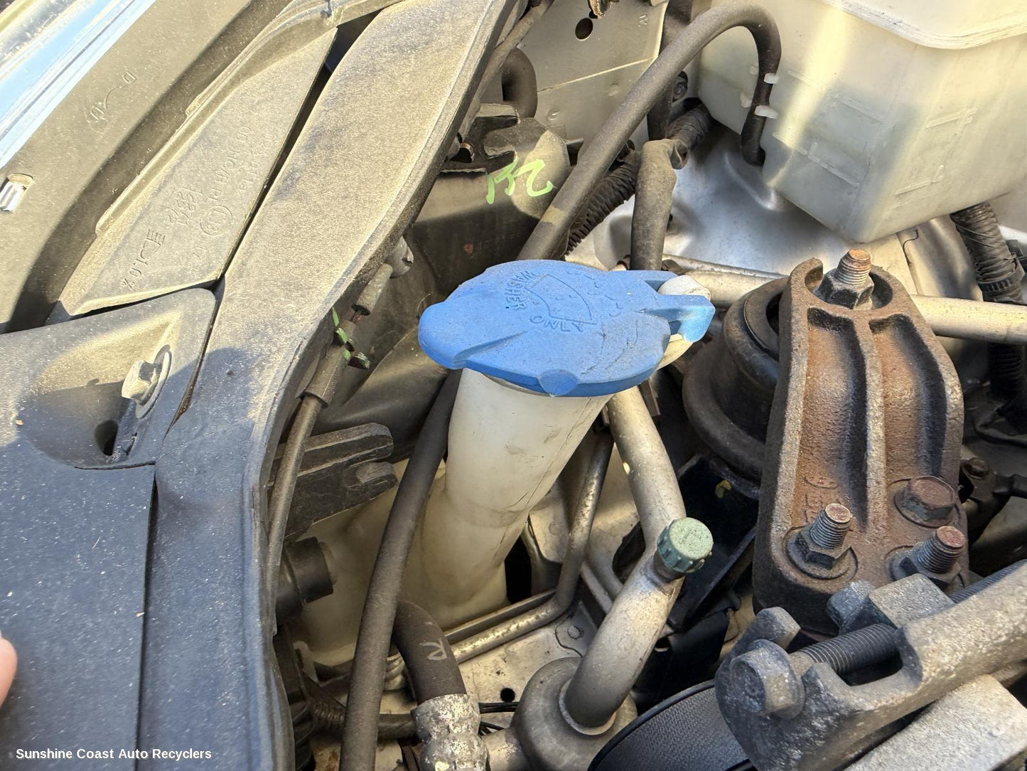 2010-2012 Hyundai I20 Washer Bottle