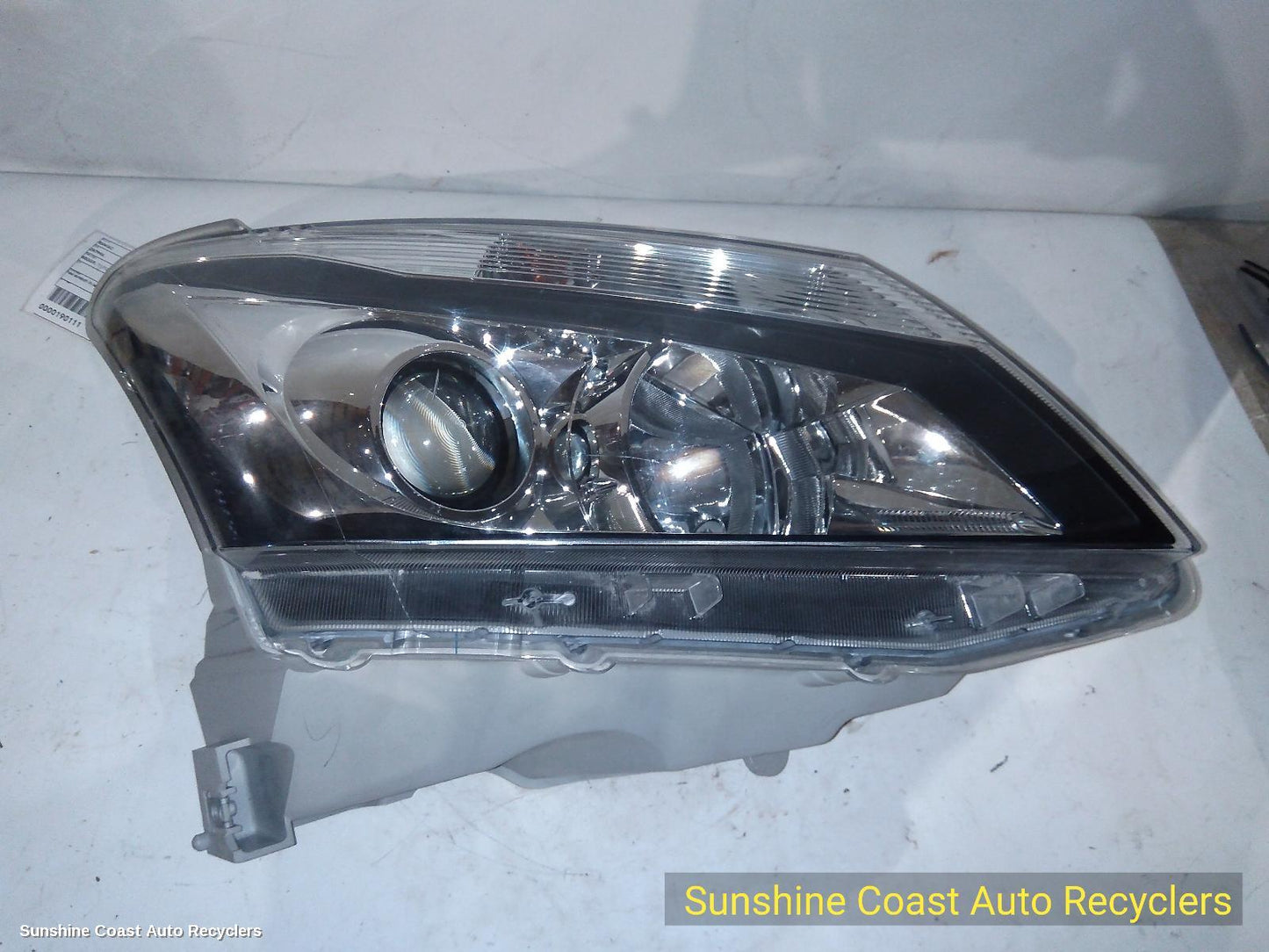 2015 Isuzu Mu-x Right Headlamp