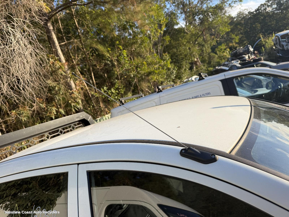 2006-2015 Mitsubishi Triton Antenna