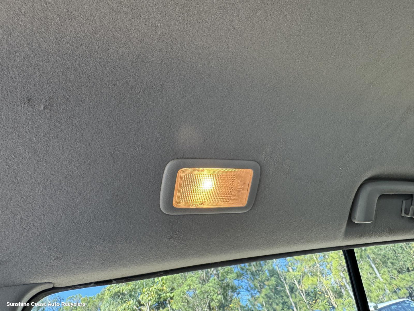 2010 Mitsubishi Pajero Courtesy Light