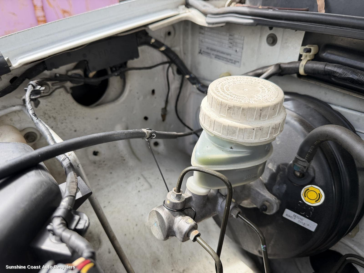 2006-2009 Mitsubishi Triton Master Cylinder