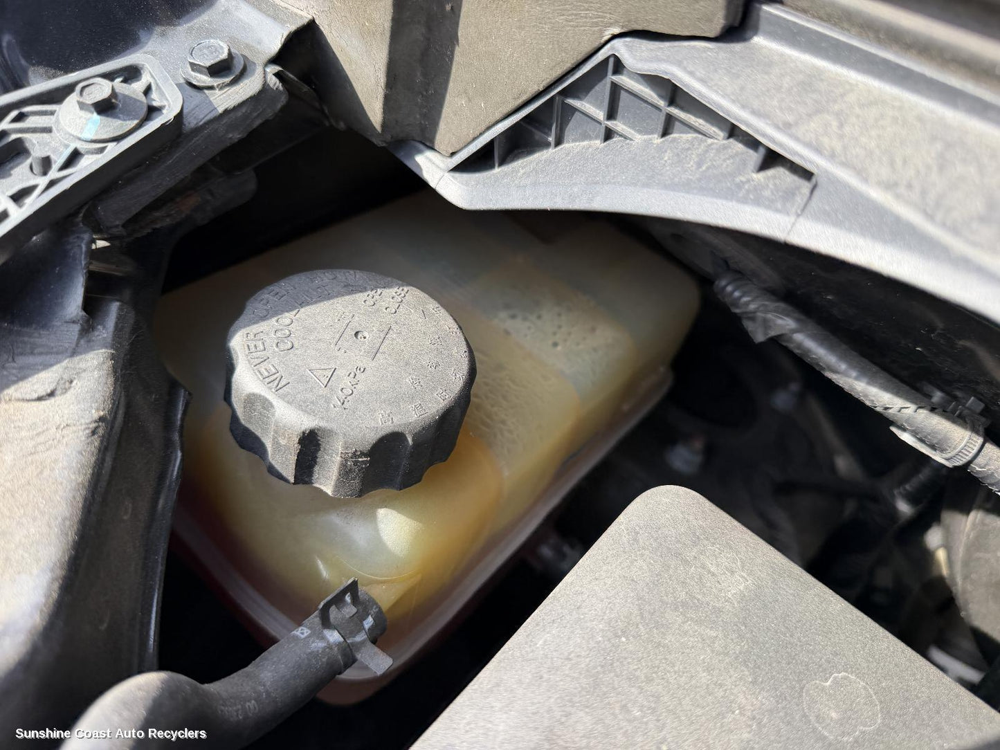 2015-2025 Ldv G10 Overflow Bottle