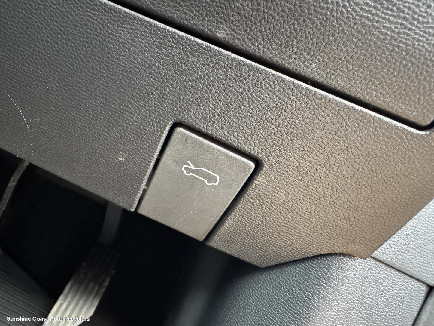 2022 Ldv D90 Bonnet Release