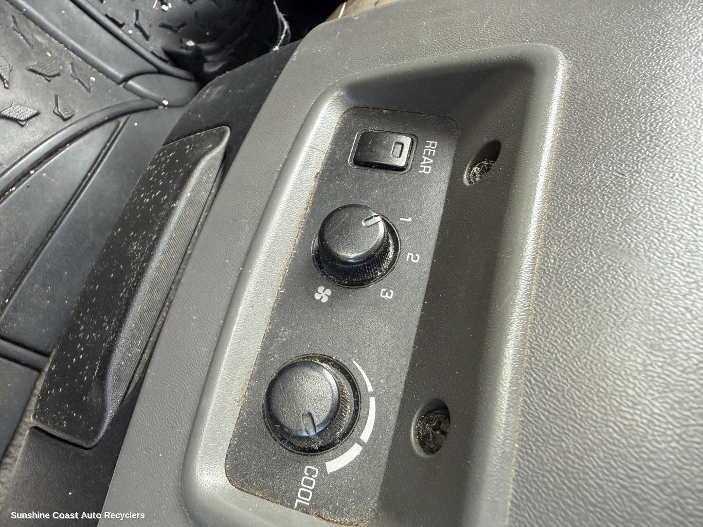 2000-2002 Mitsubishi Pajero Heater Ac Controls