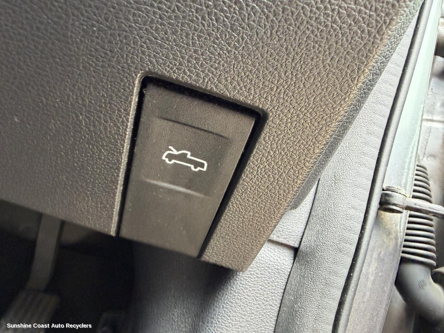 2017-2026 Ldv T60 Bonnet Release
