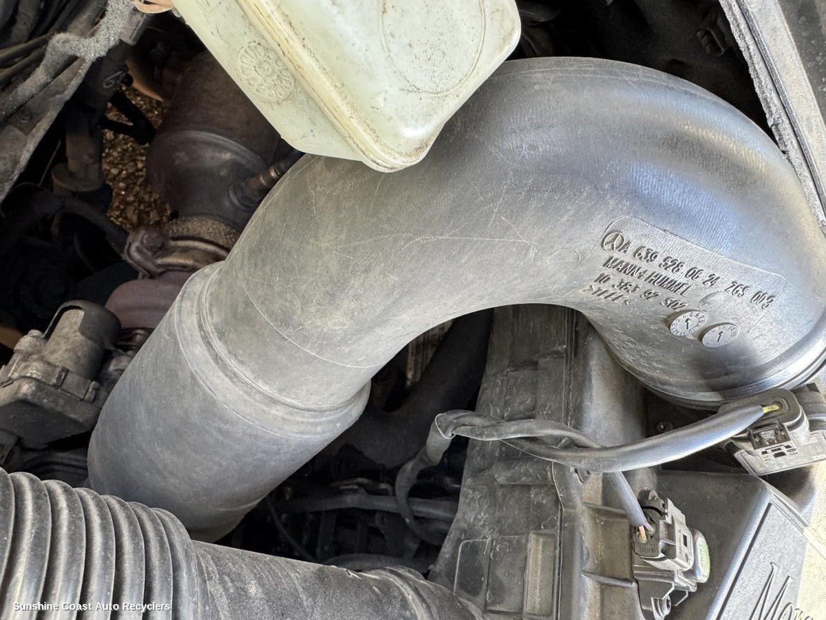 2011-2015 Mercedes Vito Air Cleaner Duct Hos