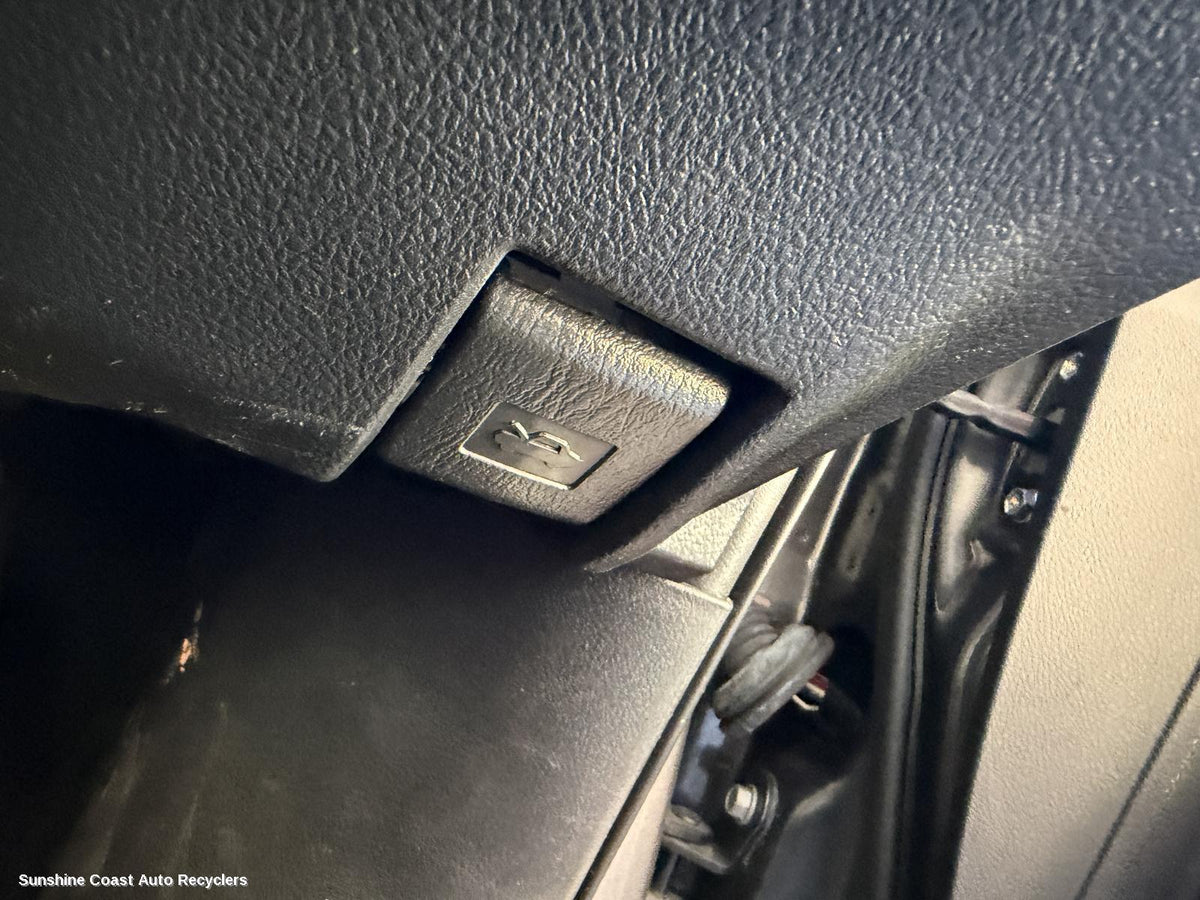 2011-2015 Toyota Camry Bonnet Release