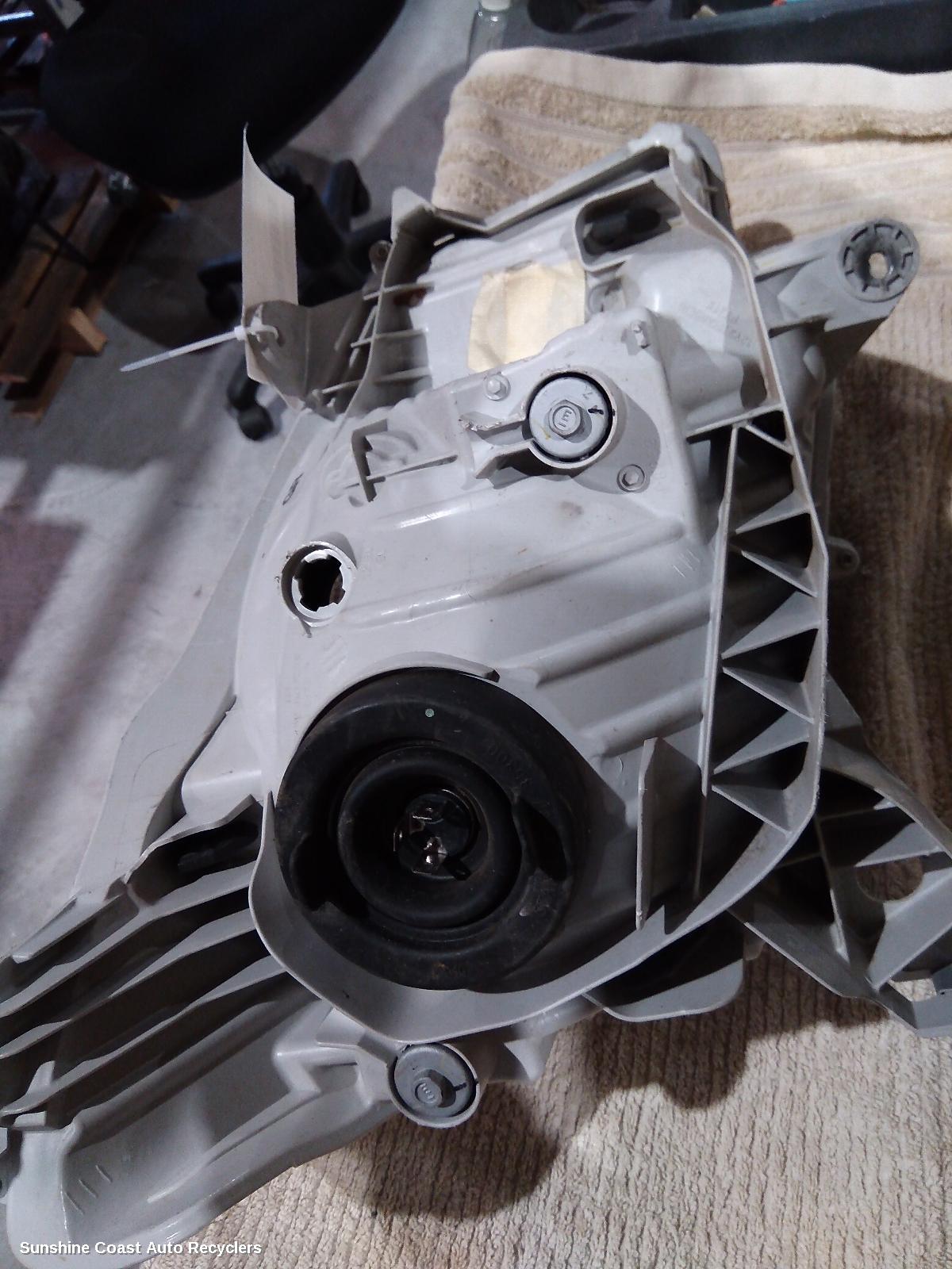 2014 Isuzu Dmax Left Headlamp