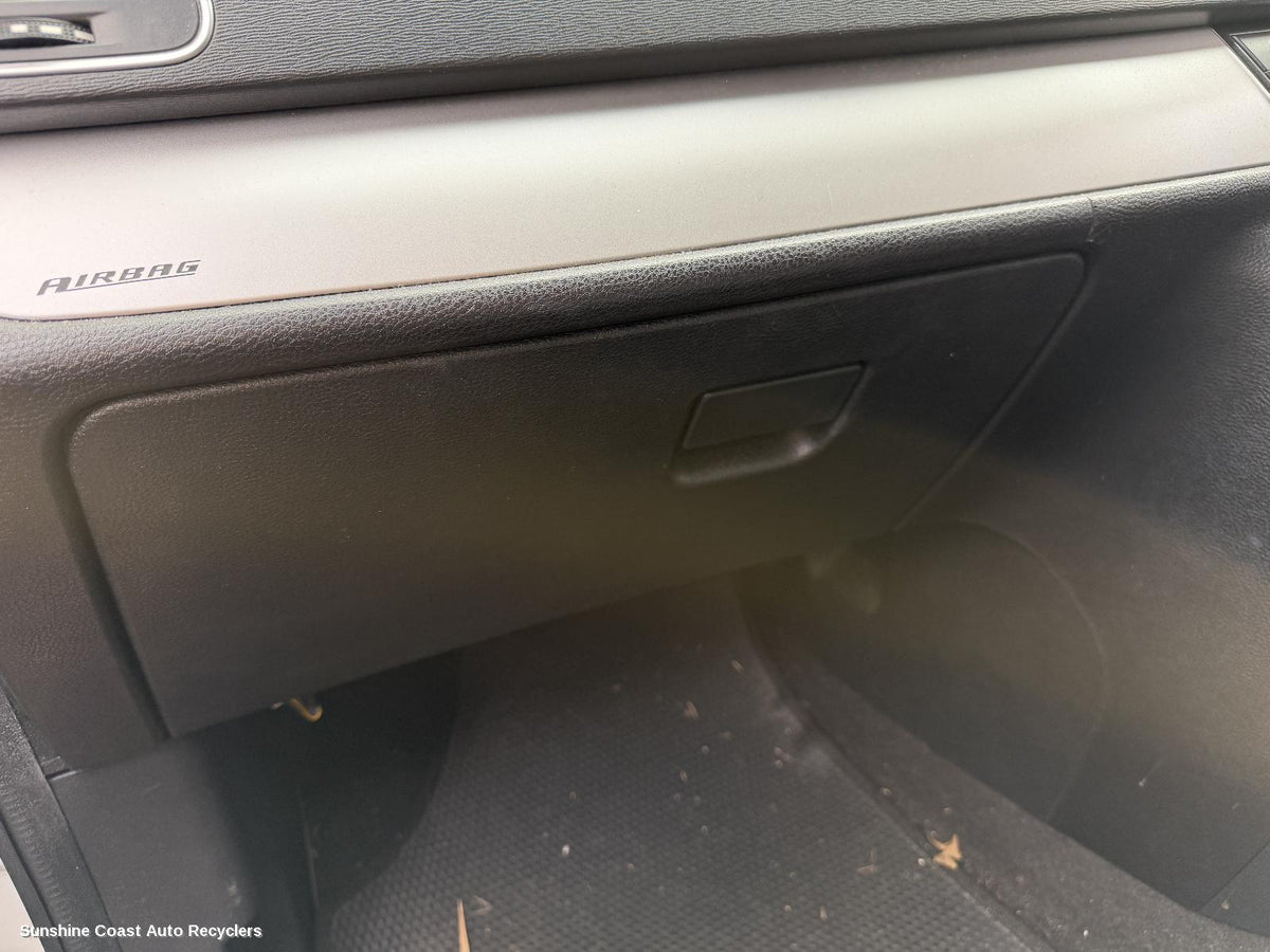 2015-2025 Ldv G10 Glove Box