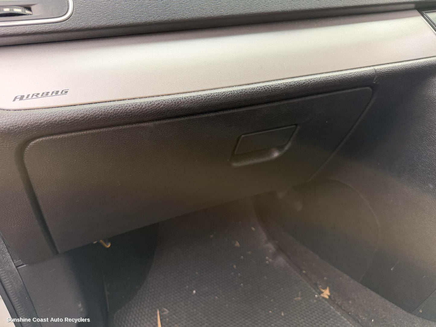 2015-2025 Ldv G10 Glove Box