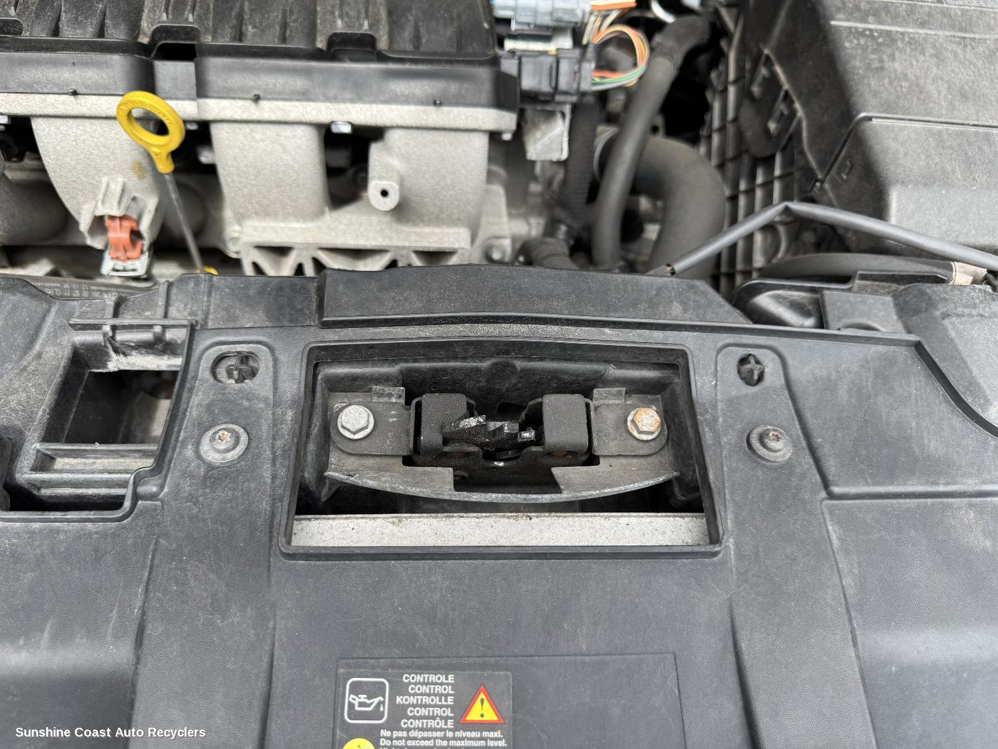 2011 Renault Megane Bonnet Lock Support