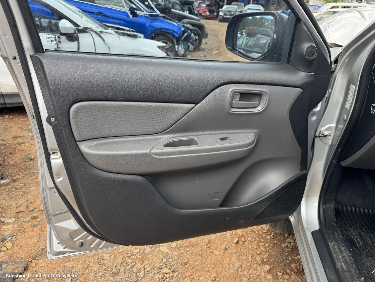 2016 Mitsubishi Triton Door Handle
