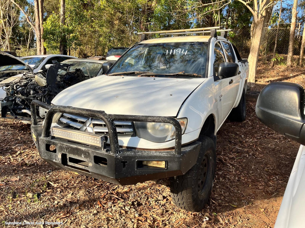 2006-2015 Mitsubishi Triton Pwr Dr Wind Switch