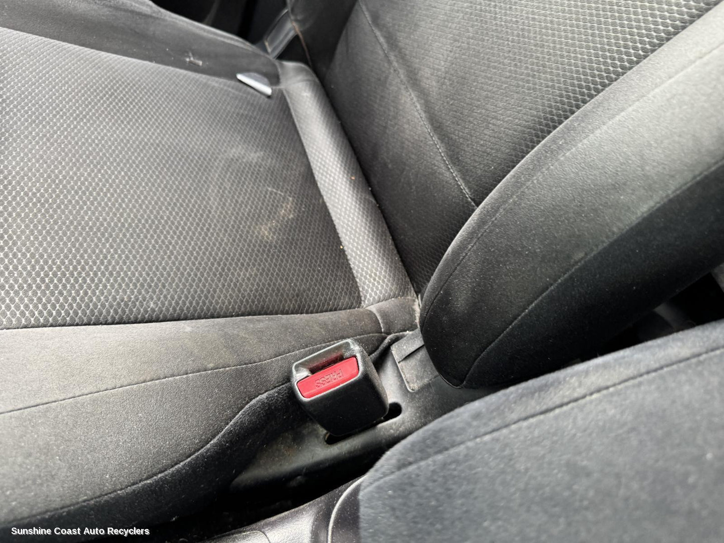 2009 Mitsubishi Pajero Seatbelt Stalk