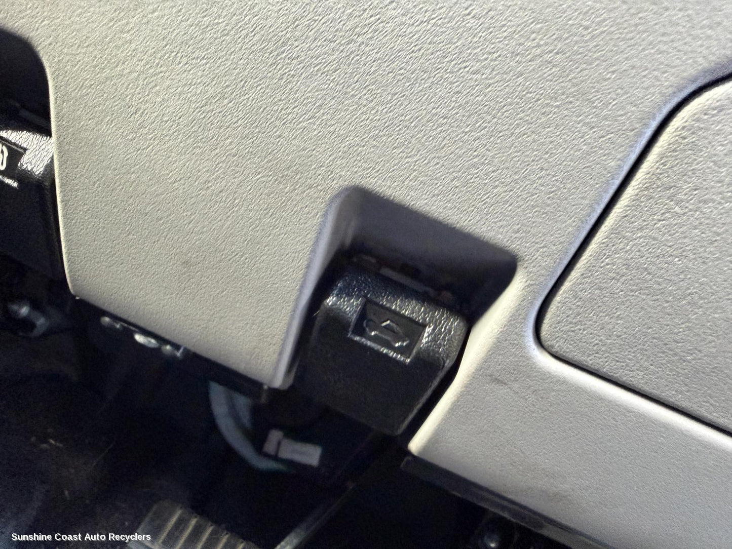 2009-2015 Mitsubishi Challenger Bonnet Release