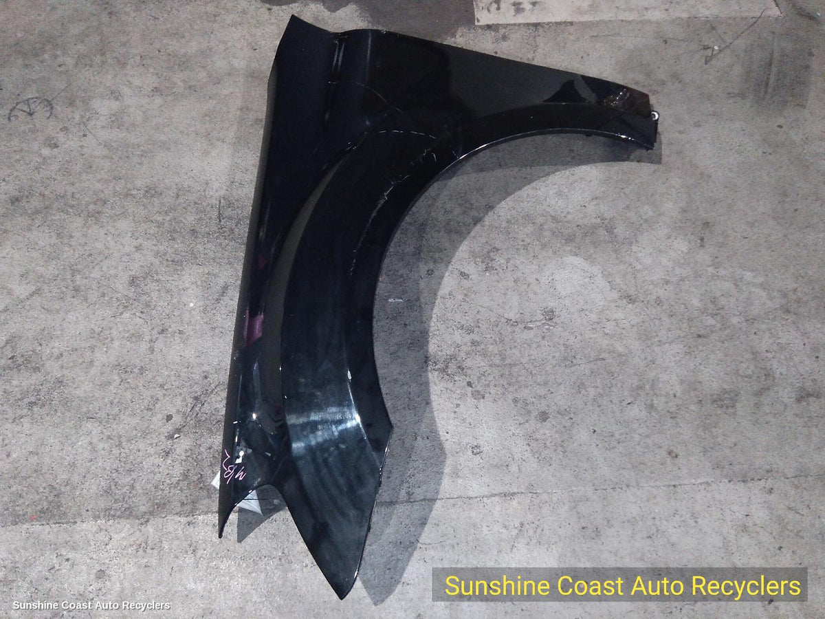 2005-2011 Mercedes M Class Left Guard
