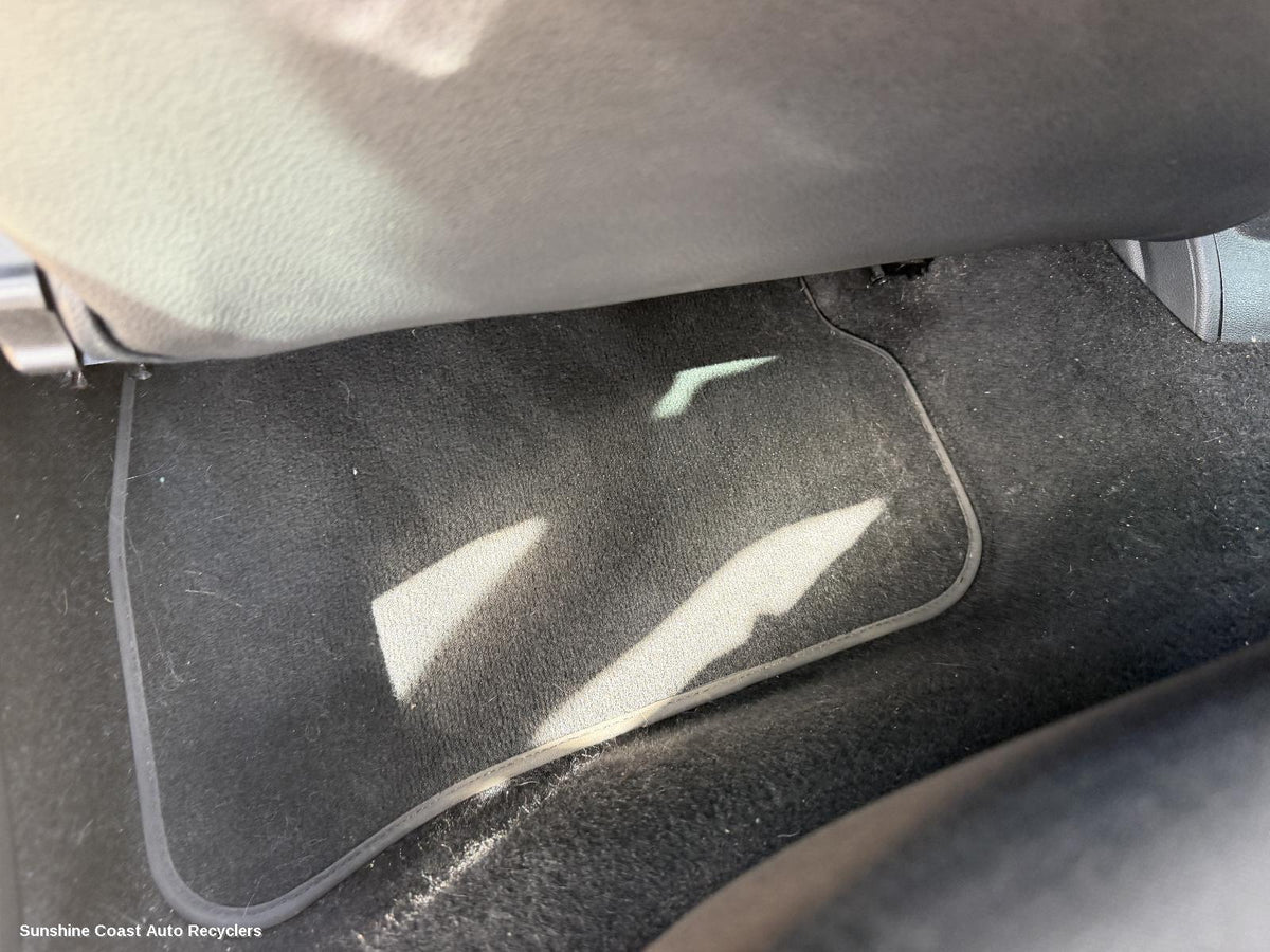 2010-2017 Volkswagen Polo Floor Mats