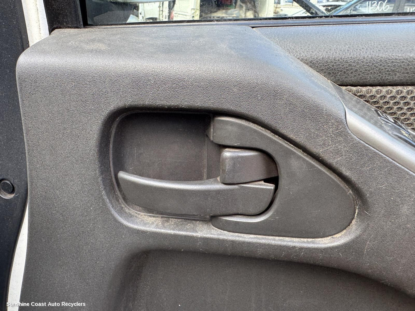 2010 Nissan Navara Door Handle