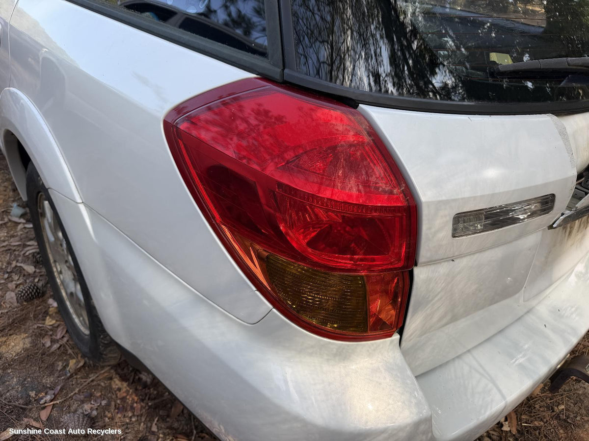 2003-2006 Subaru Outback Left Taillight