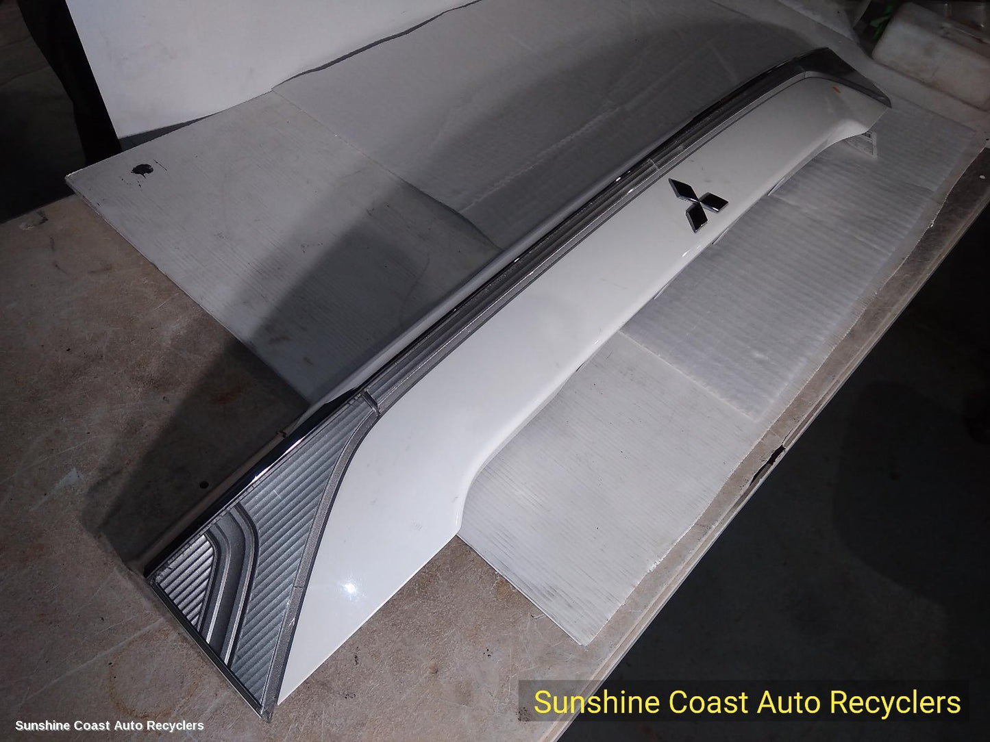 2014 Mitsubishi Outlander Rear Garnish