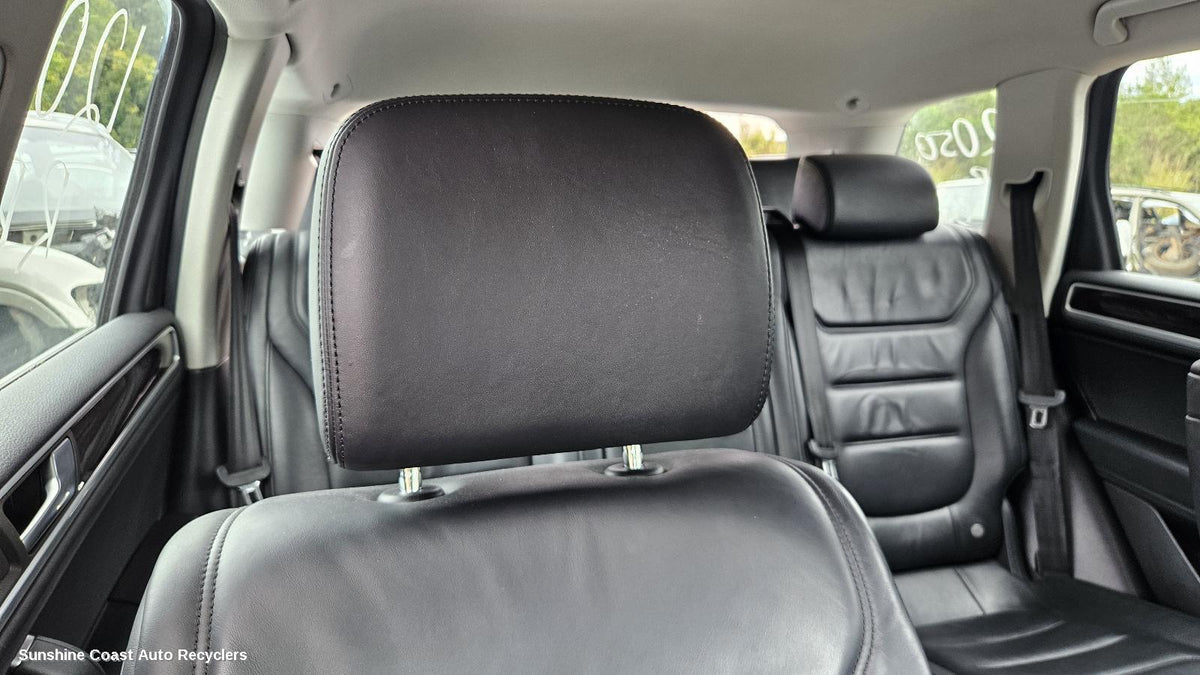 2010-2018 Volkswagen Touareg Headrest