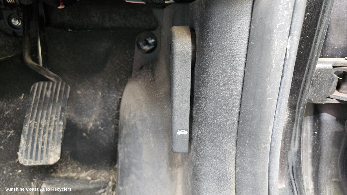 2007-2012 Hyundai I30 Bonnet Release