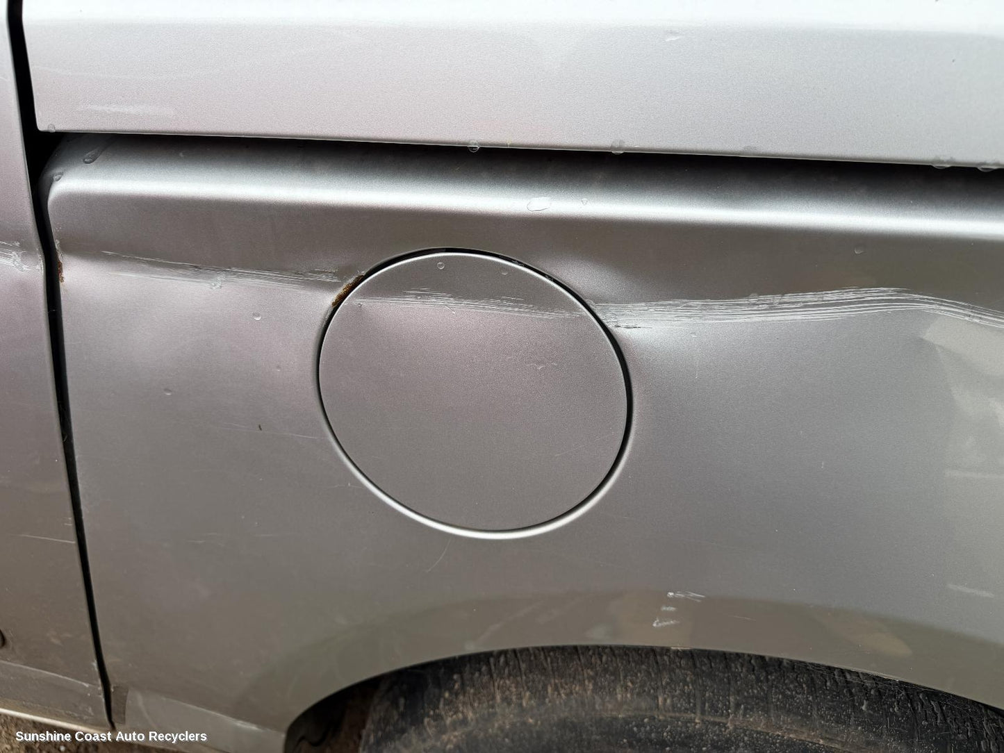 2005-2014 Kia Carnival/grand Carnival Fuel Door   Filler