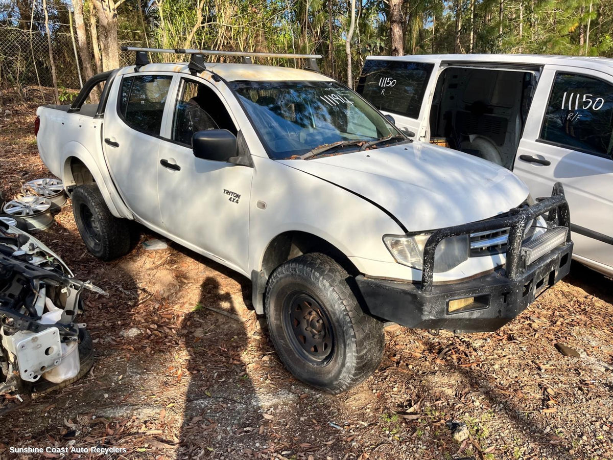 2006-2015 Mitsubishi Triton Pwr Dr Wind Switch