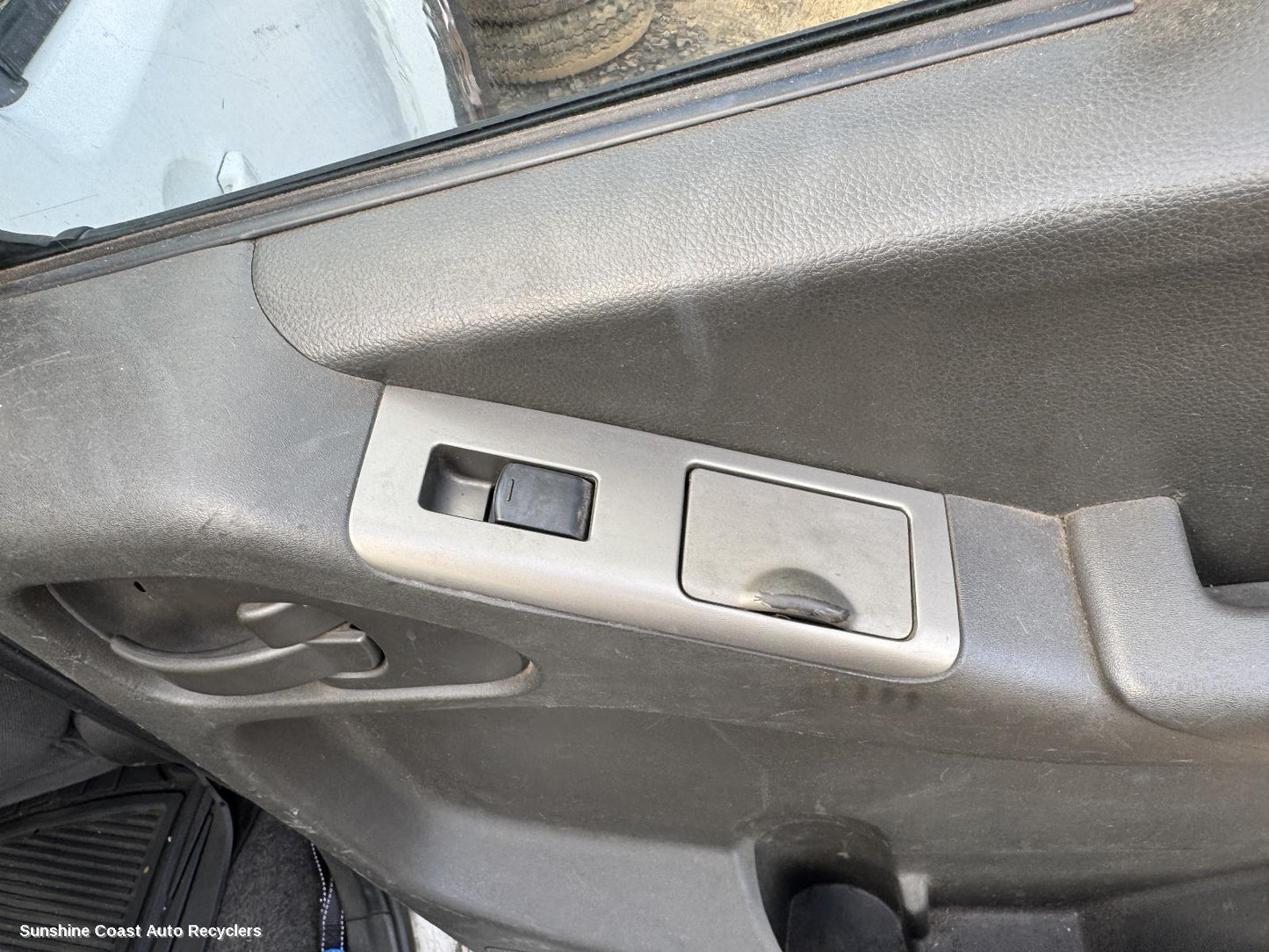 2010 Nissan Navara Ashtray