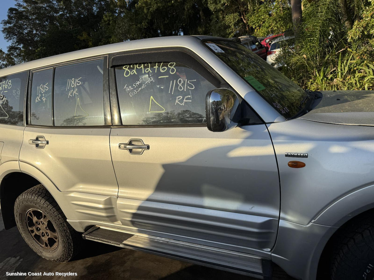2000-2002 Mitsubishi Pajero Side Step Skirt