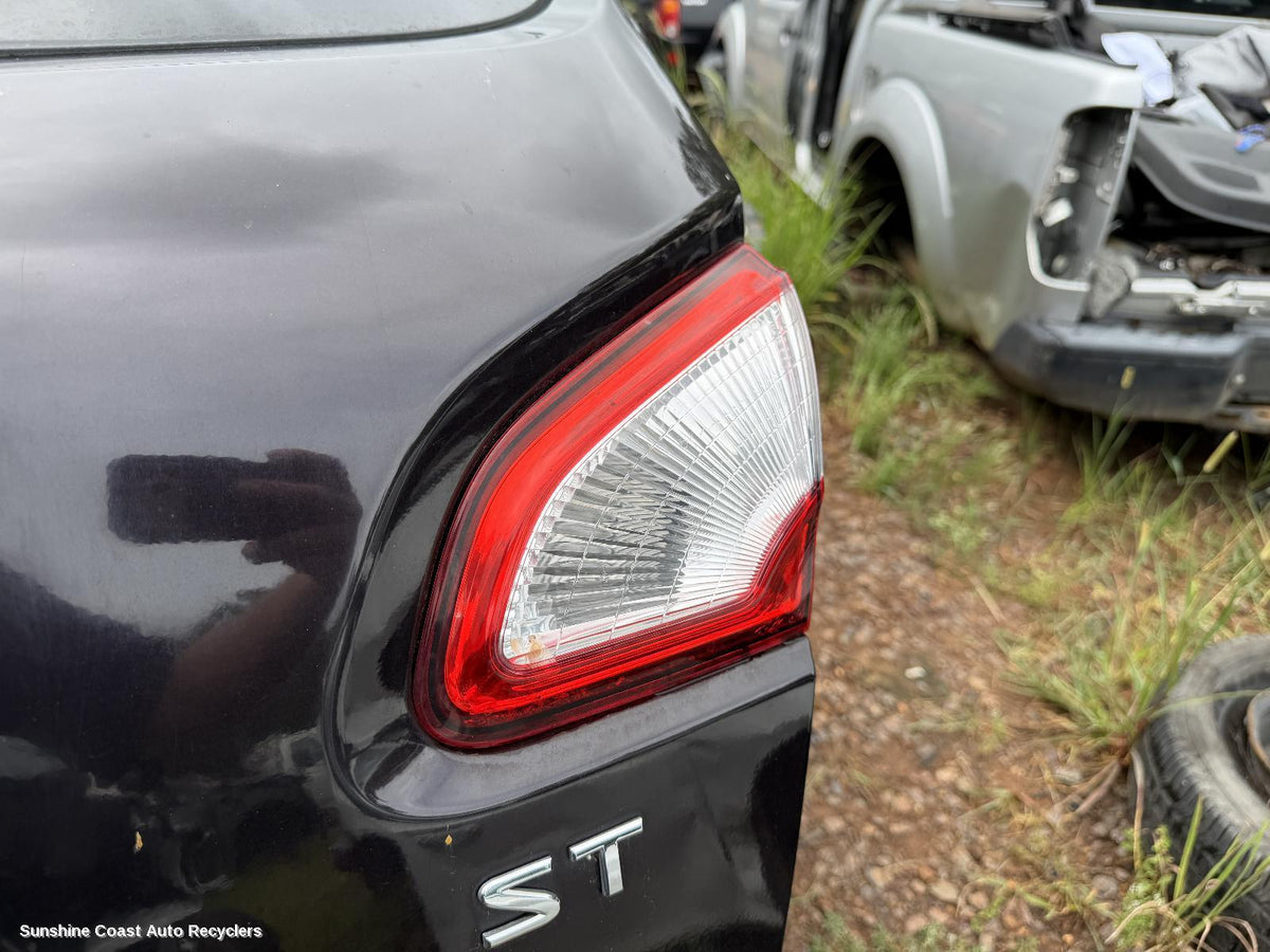 2010-2014 Nissan Dualis Rear Garnish