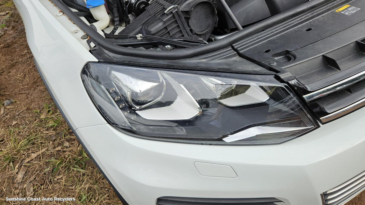 2010-2014 Volkswagen Touareg Right Headlamp