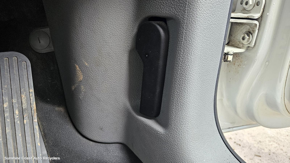 2005-2010 Volkswagen Caddy Bonnet Release