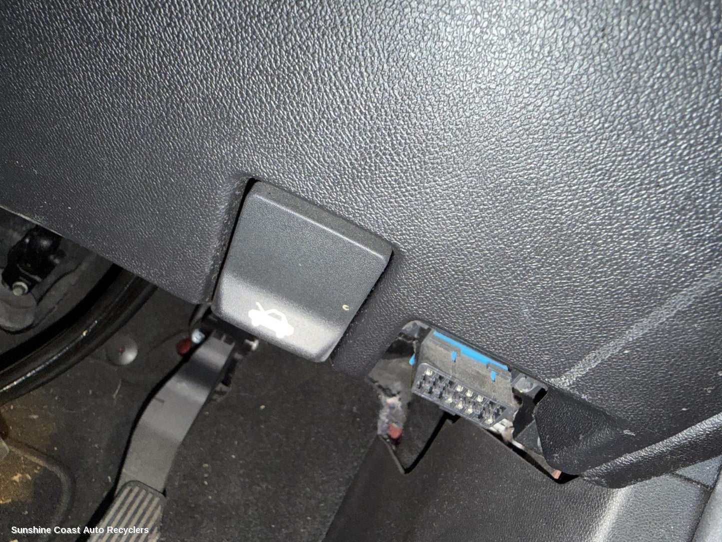 2017-2020 Holden Equinox Bonnet Release