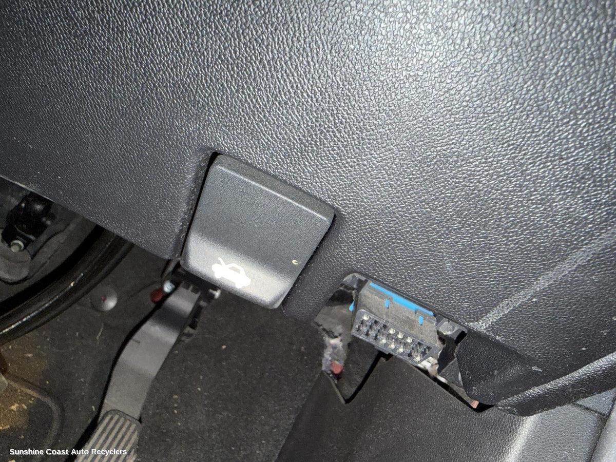2017-2020 Holden Equinox Bonnet Release