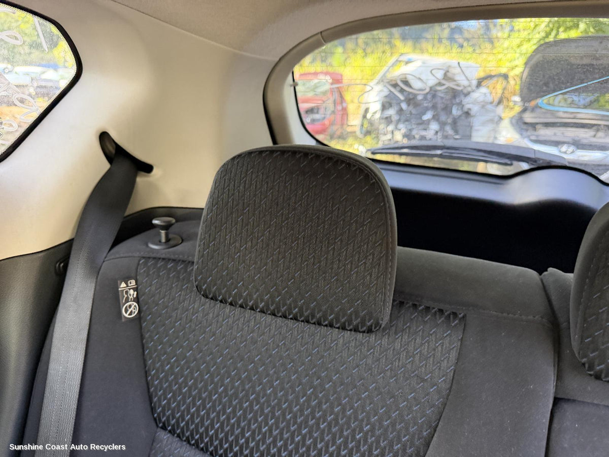 2013-2016 Nissan Pulsar Headrest