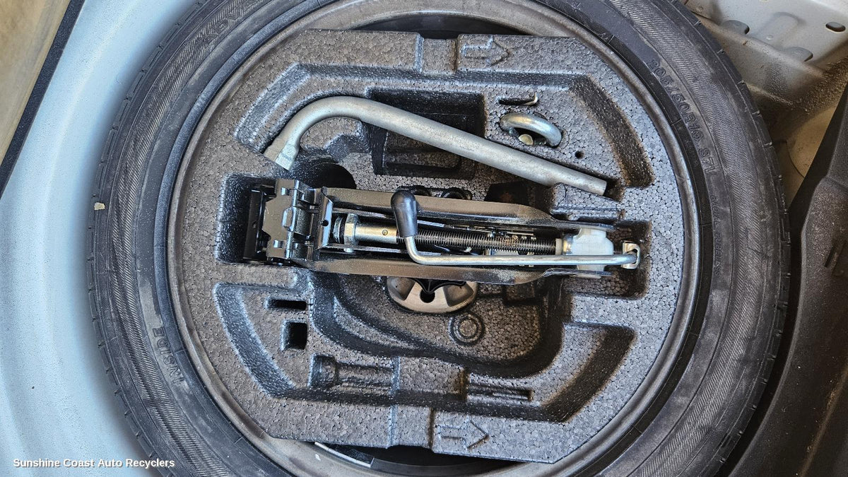 2010-2015 Skoda Fabia Jack Tool Kit