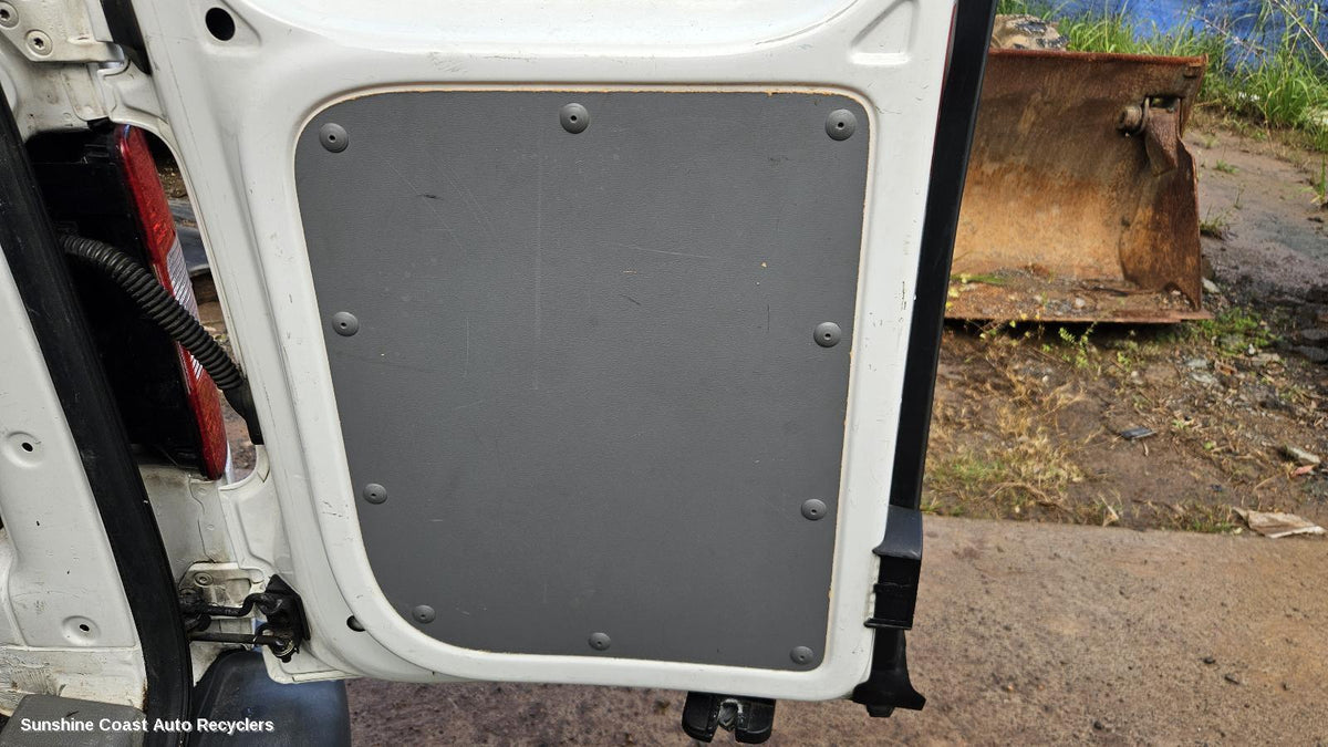 2004-2010 Volkswagen Caddy Door Trim